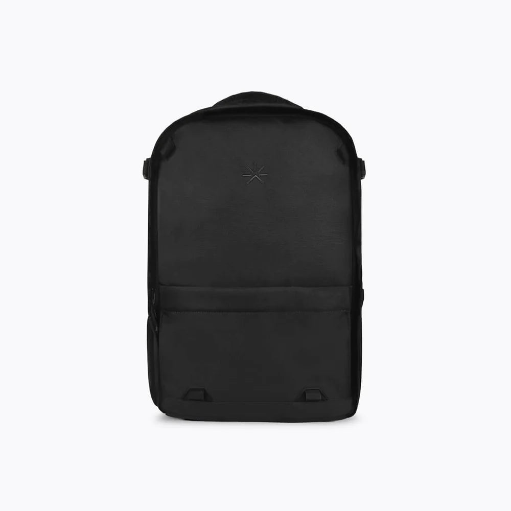 Nest Backpack All Black + 3 Accessories