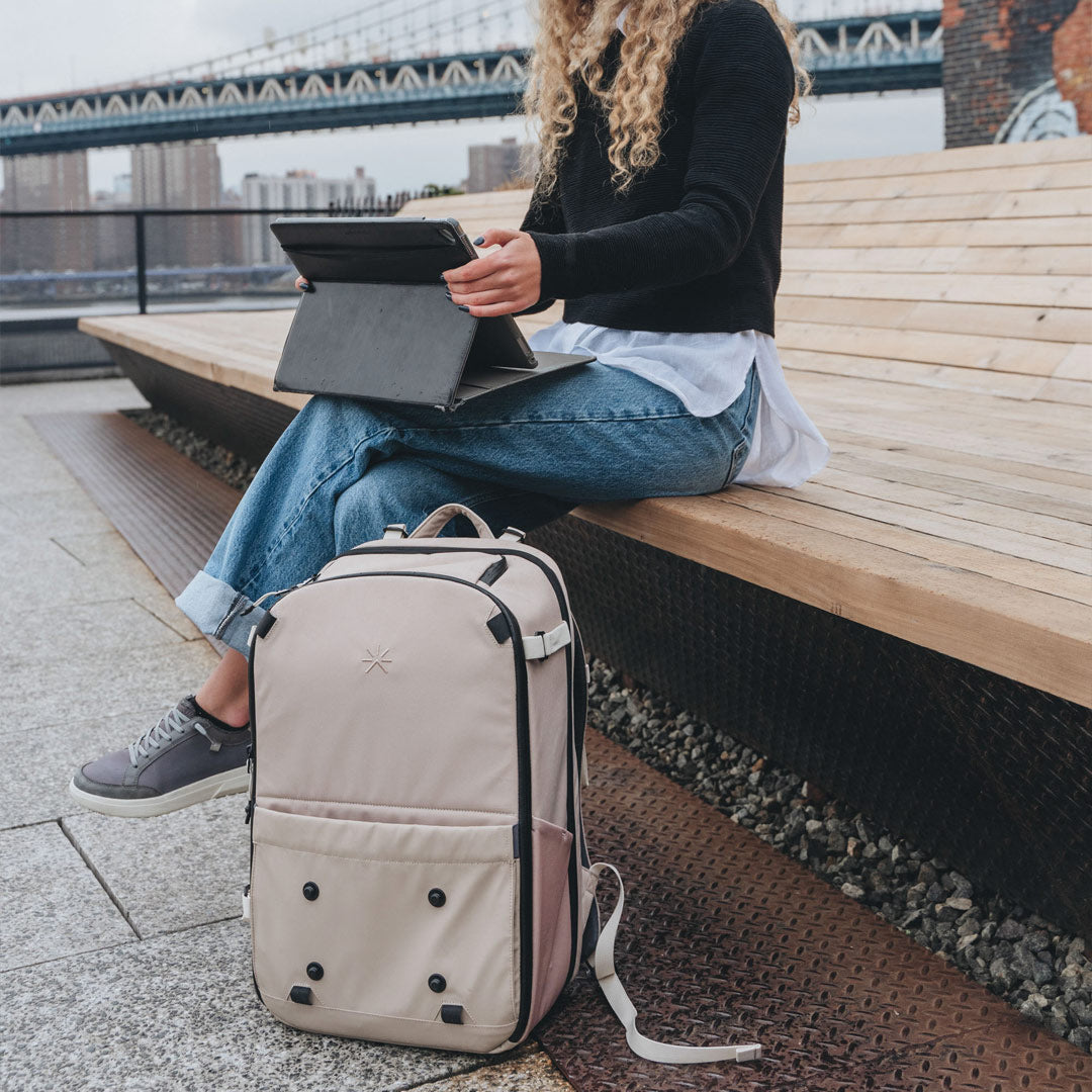 Hive Backpack Walnut Sand + 3 Accessories